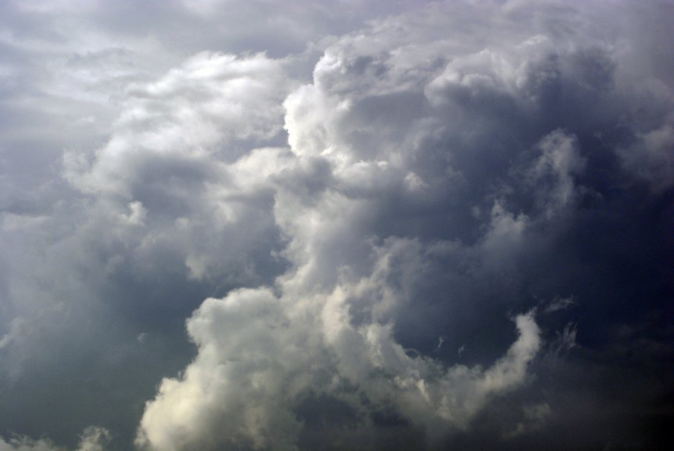 stockvault-storm-clouds115505.jpe