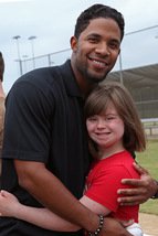 Elvis Andrus hugs a Miracle League player