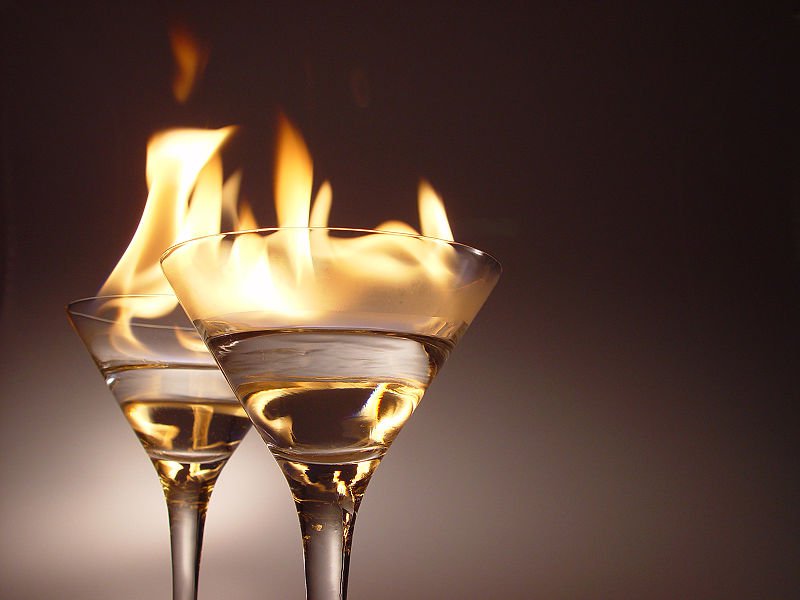 800px-Flaming_cocktails.jpg